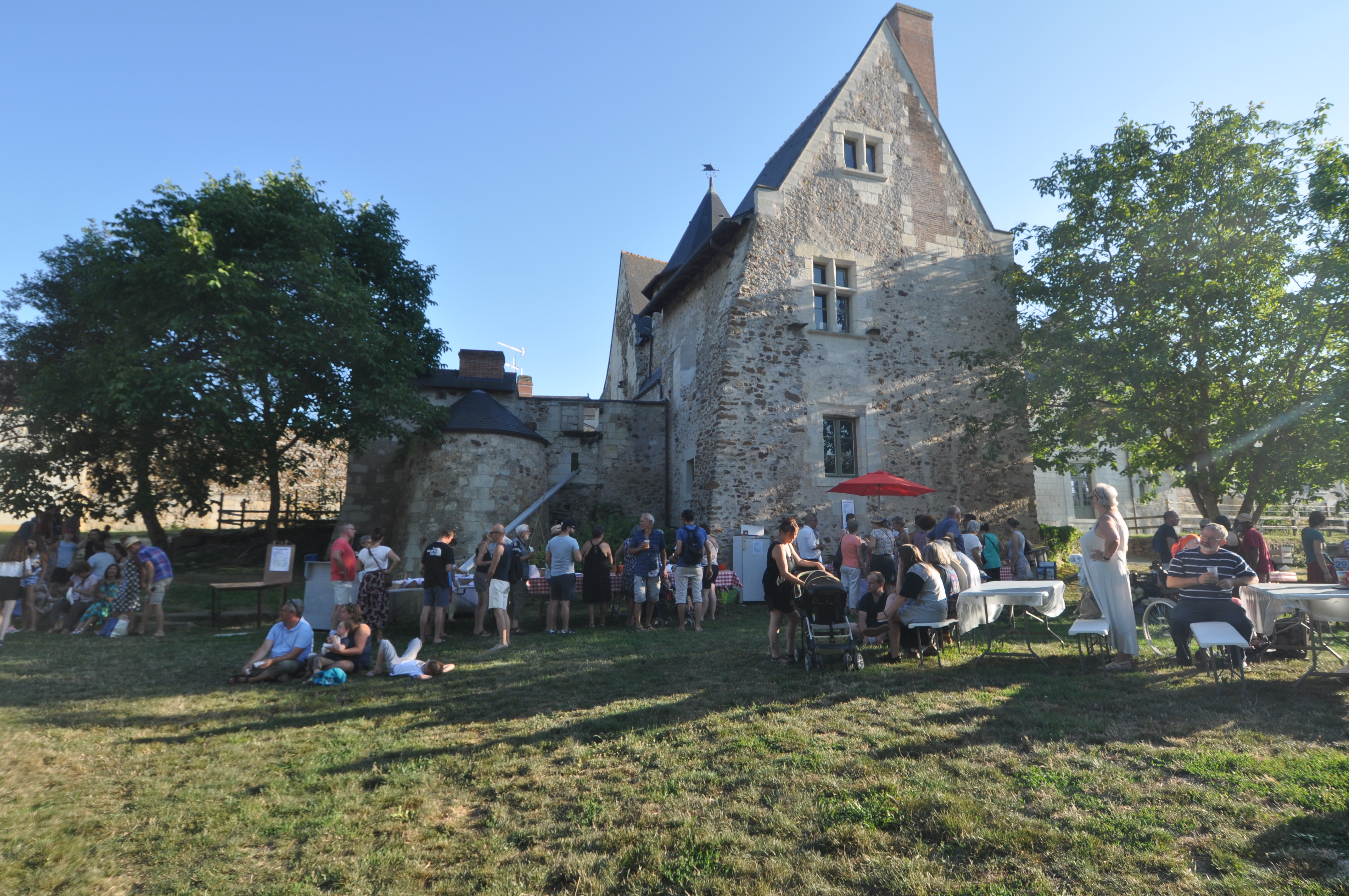 Marché nocturne festif et de producteurs